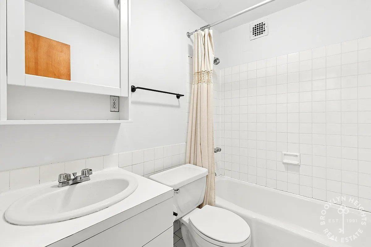 373 Pacific St #1A - Photo 6 of 7