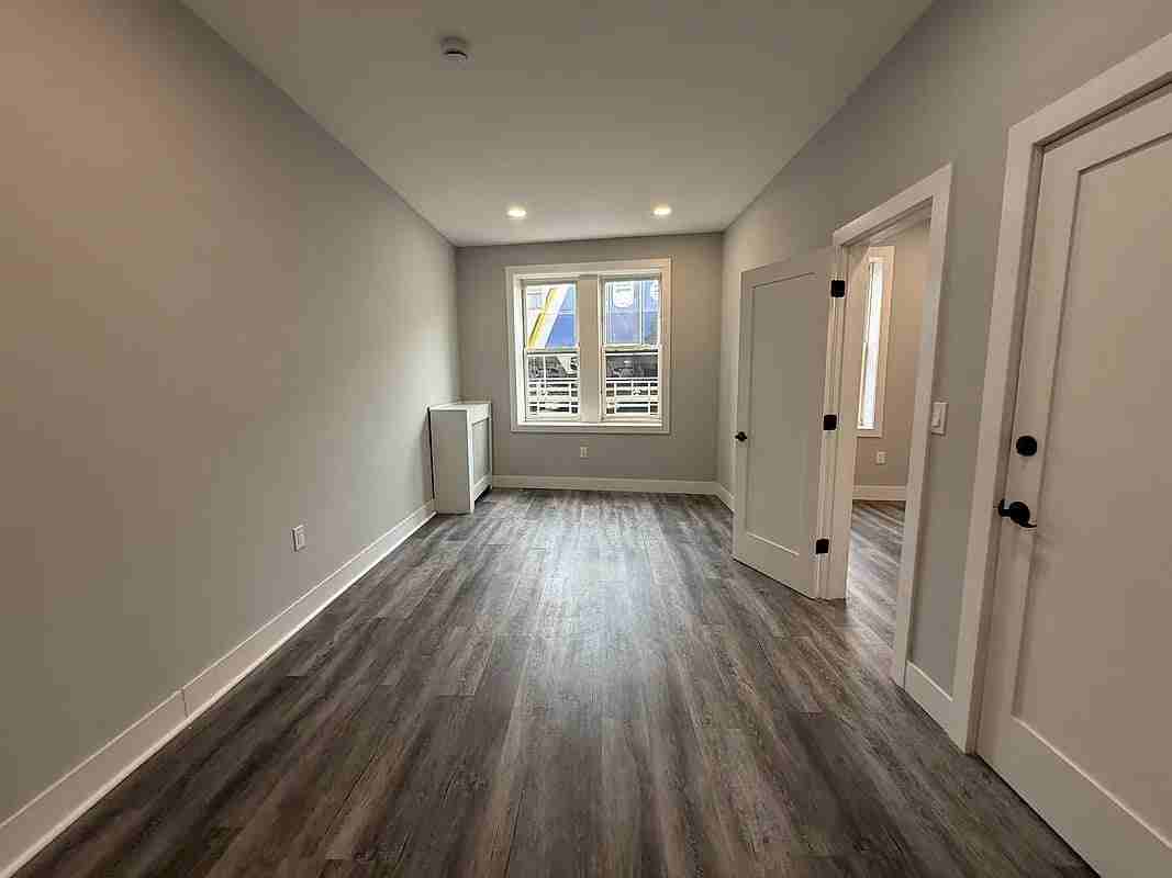 11805 Liberty Ave #3 - Photo 4 of 12