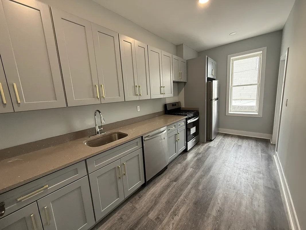 11805 Liberty Ave #3 - Photo 5 of 12