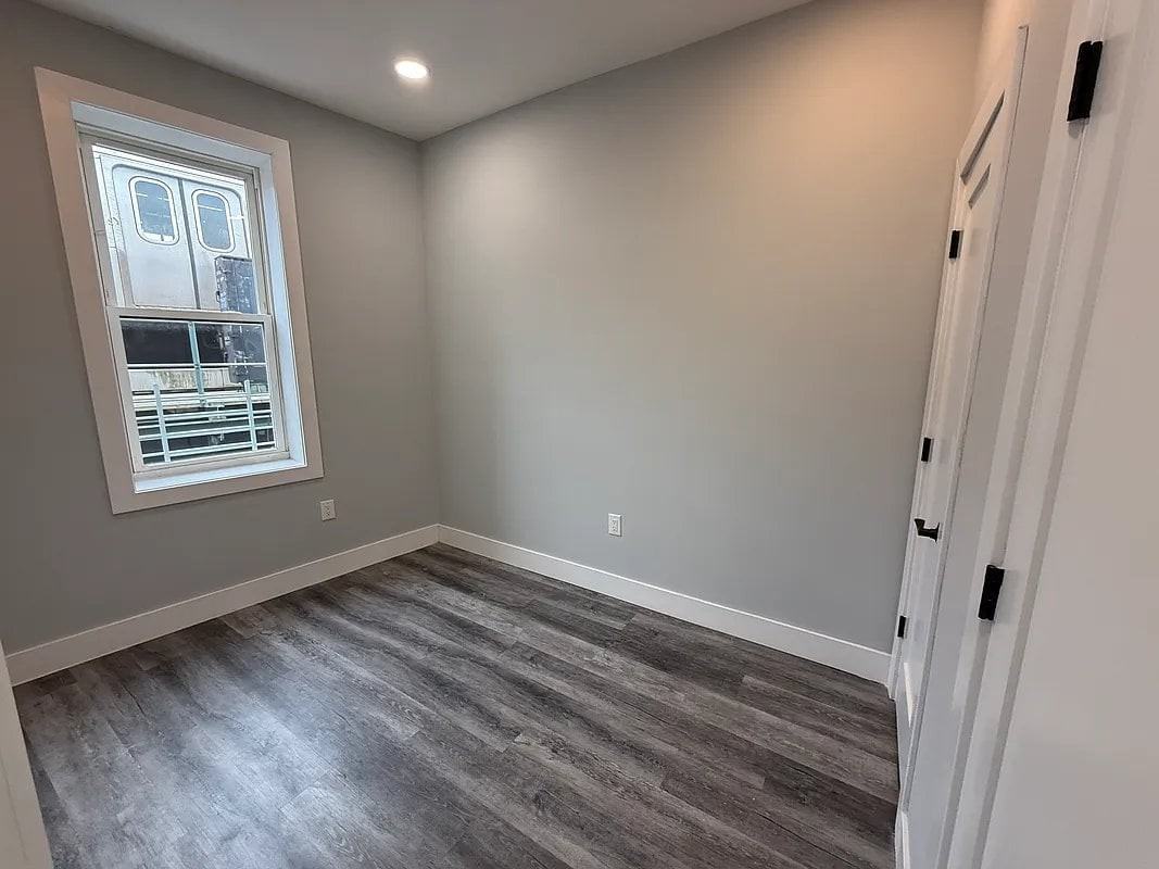 11805 Liberty Ave #3 - Photo 6 of 12