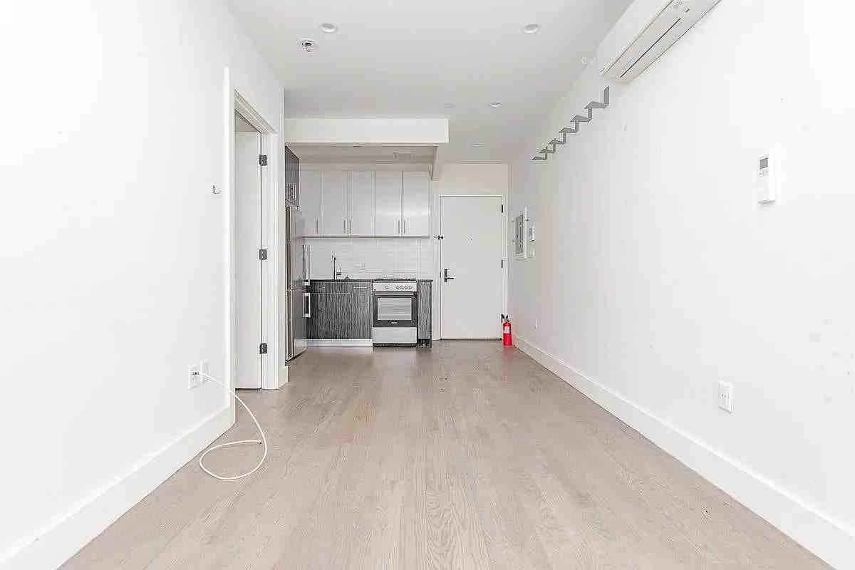 824 Lexington Ave #6B