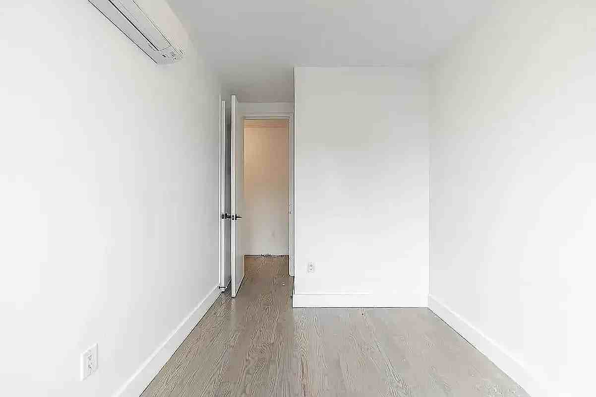 254 E 28th St #4A - Photo 5 of 12