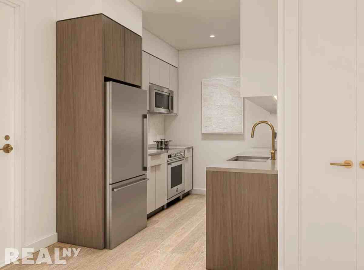 Hawthorne St #5A - Photo 2 of 3