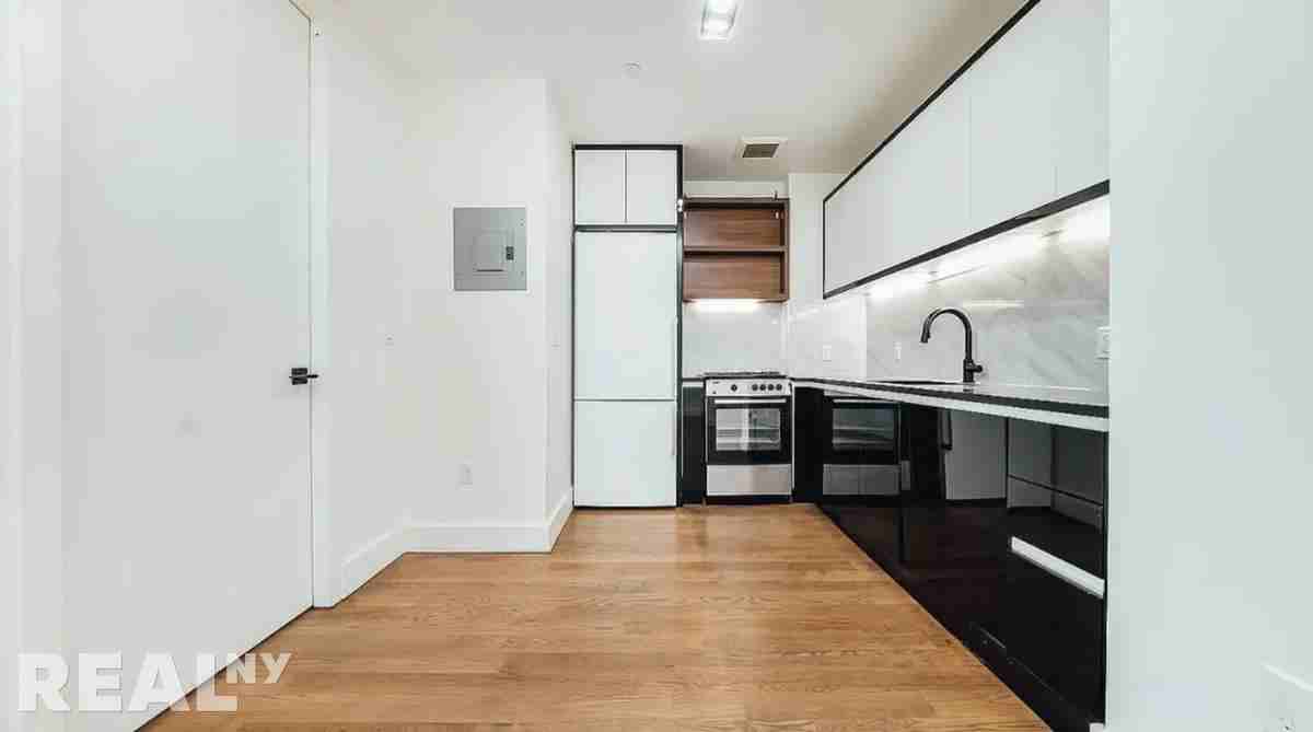Ocean Pkwy #6B - Photo 3 of 11