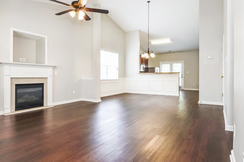 1317 Winwood Dr - Photo 4 of 17