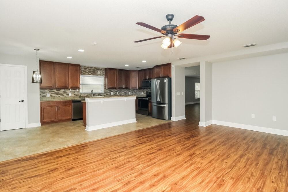 1920 Strathmore Cir - Photo 3 of 16