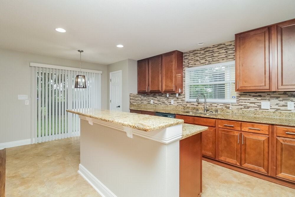 1920 Strathmore Cir - Photo 6 of 16