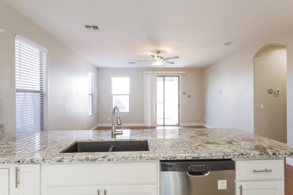 6224 S 46th Ln - Photo 6 of 16