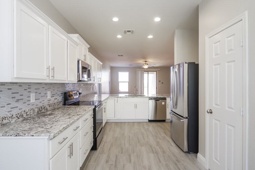 6224 S 46th Ln - Photo 7 of 16