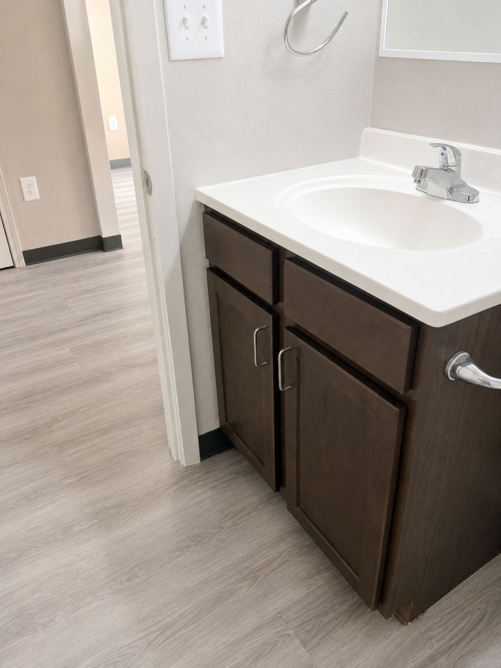 Emerald Apartments - Photo 7 of 10