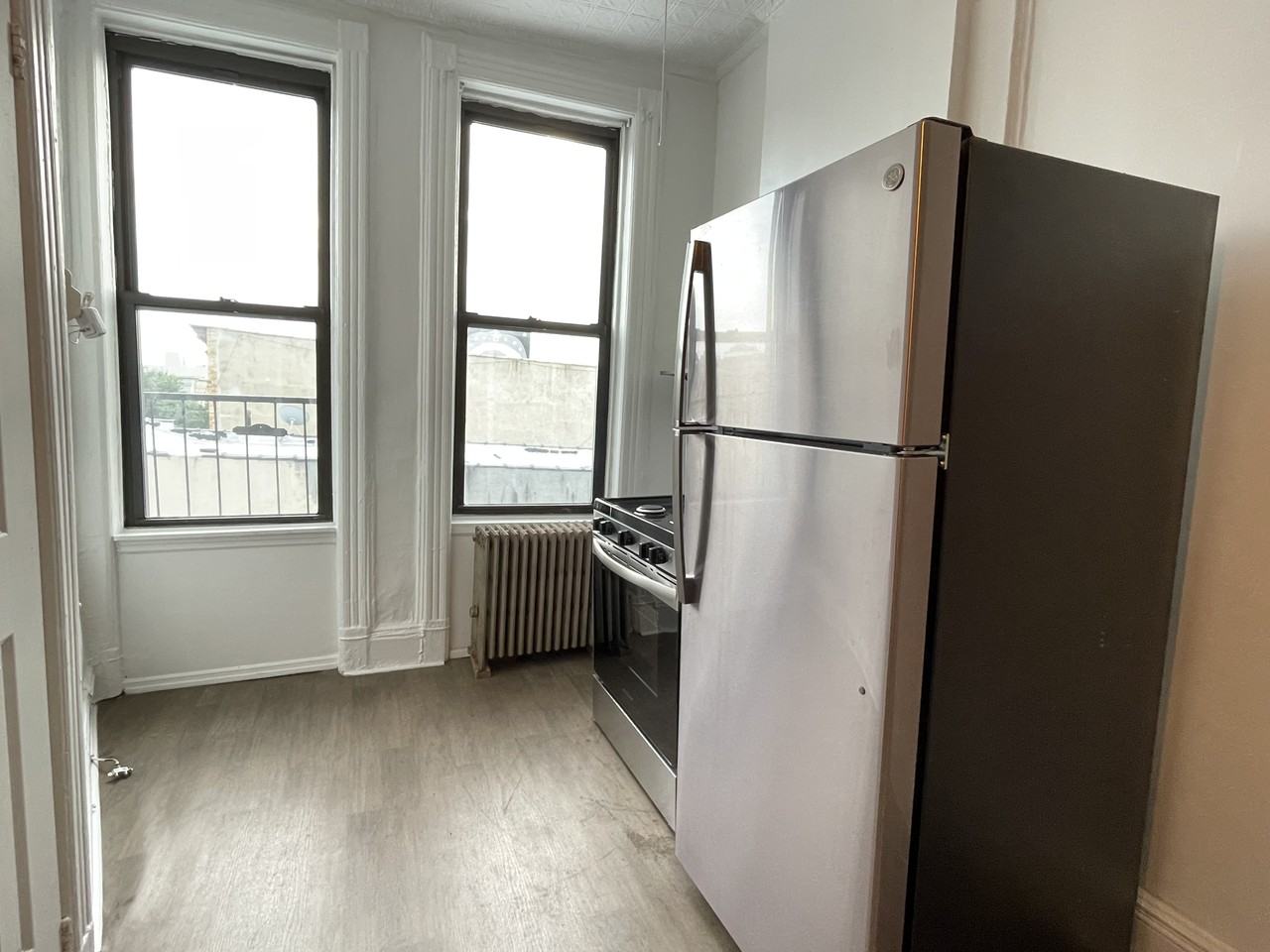 4-66 Seneca Avenue #3 - Photo 6 of 7