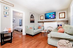 featured image of 1509 W Clark St