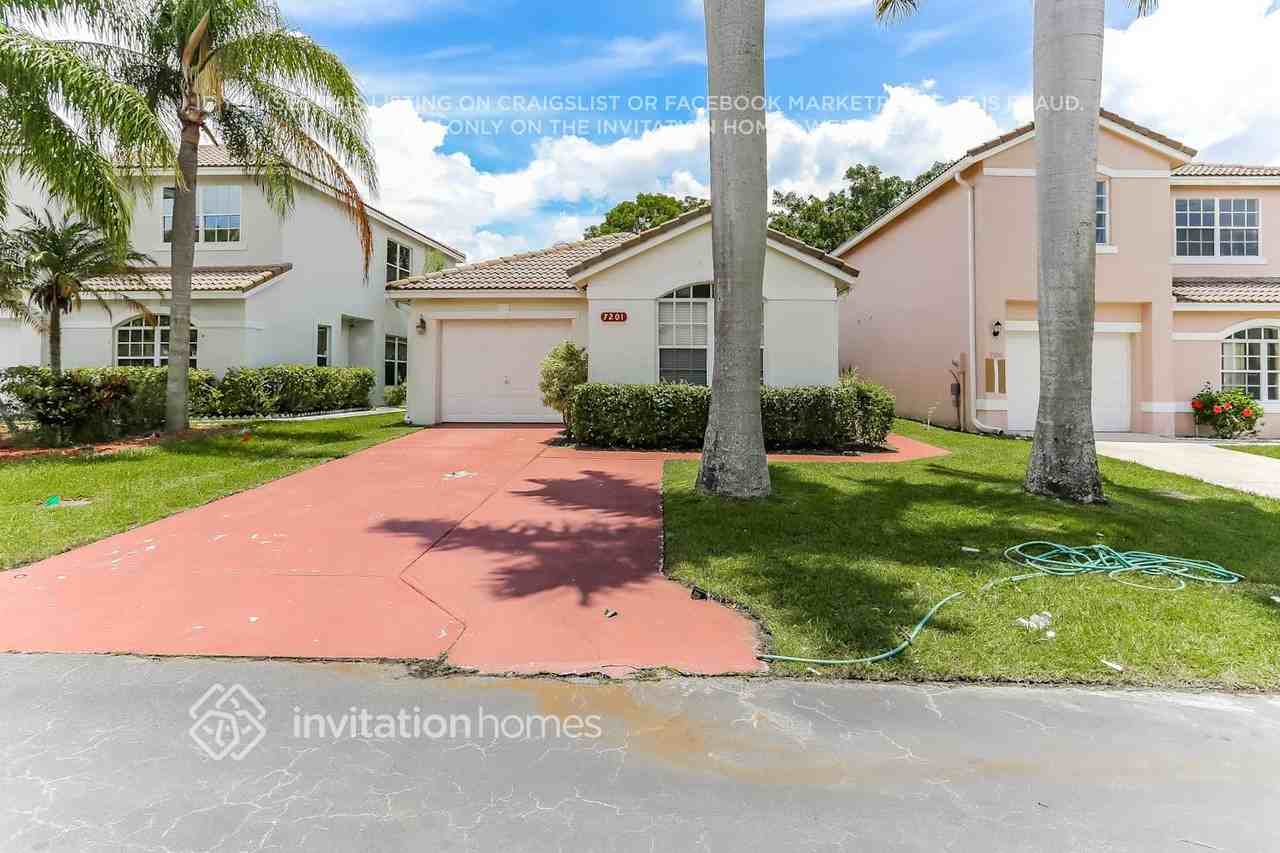 7201 Vaca Key Way - Photo 2 of 20