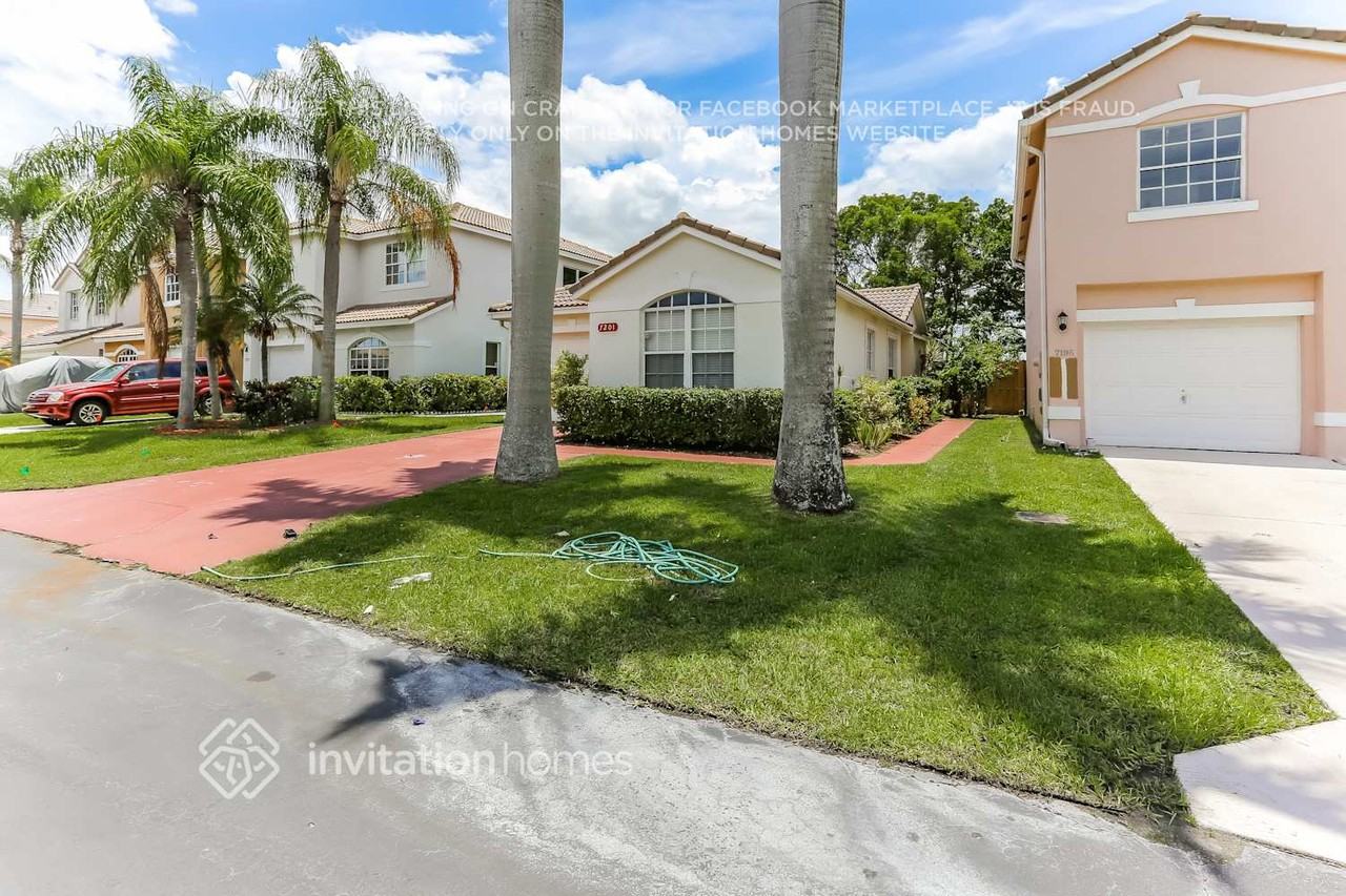 7201 Vaca Key Way - Photo 3 of 20