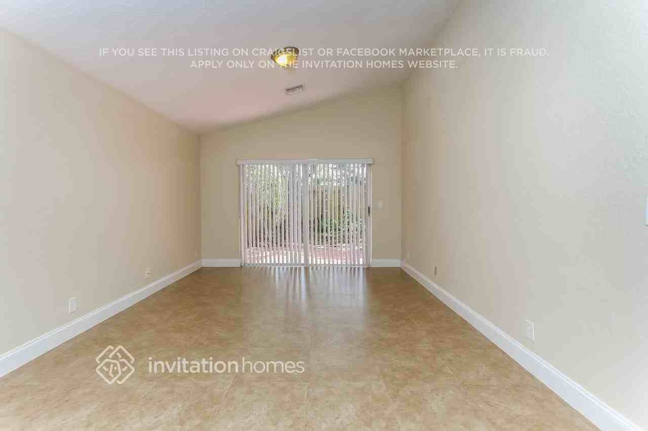 7201 Vaca Key Way - Photo 4 of 20