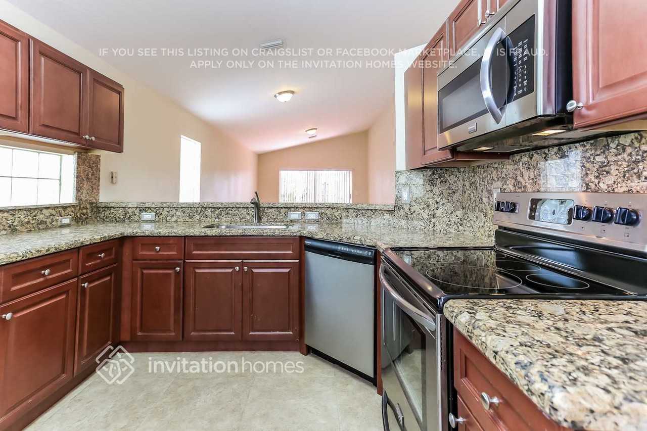 7201 Vaca Key Way - Photo 6 of 20