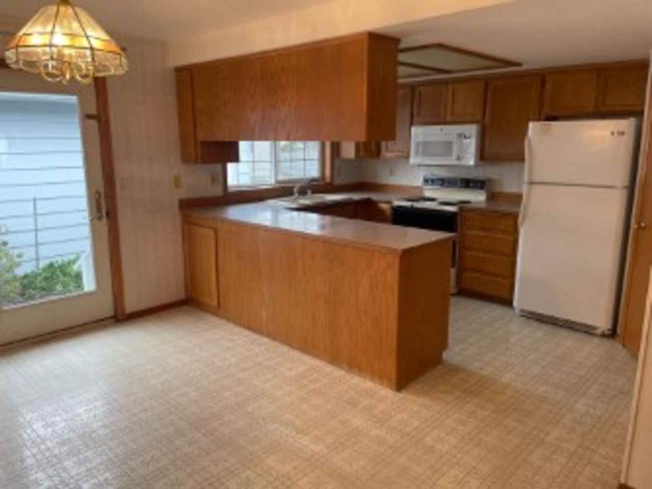 112 W 2nd St - Photo 2 of 28