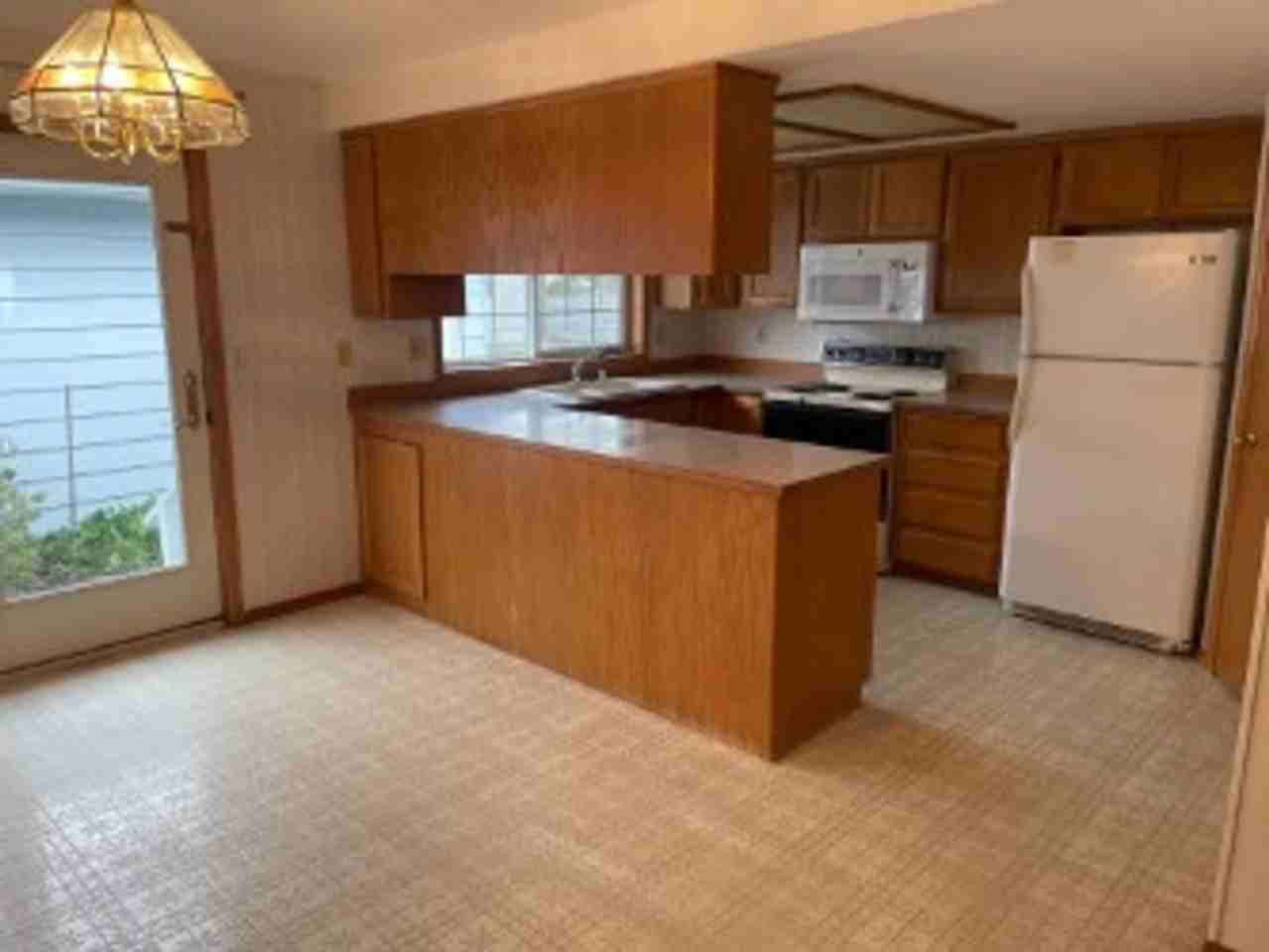 112 W 2nd St - Photo 5 of 28