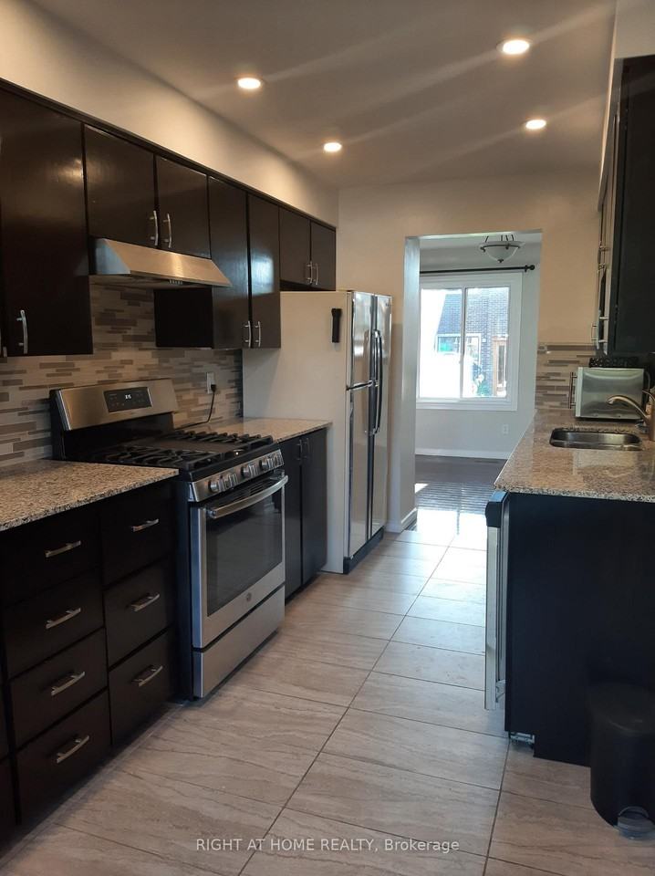 39 Hockley Path - Photo 3 of 11