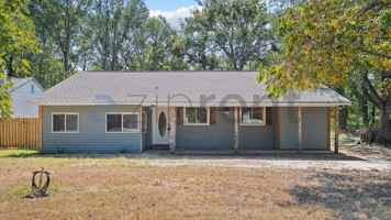 featured image of 247 Everglade Dr