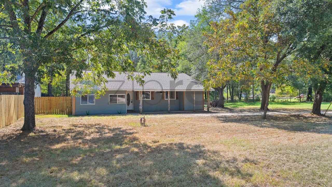 247 Everglade Dr - Photo 2 of 18