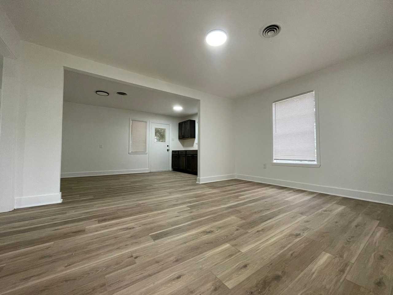 321 Cheryl St - Photo 3 of 7