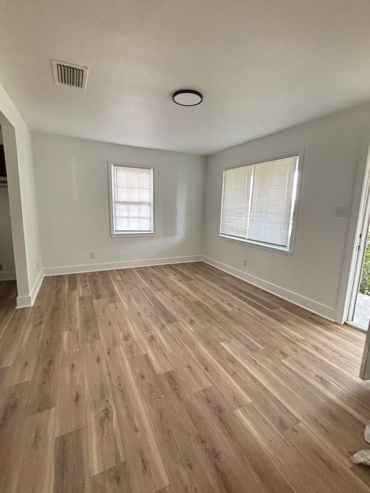 321 Cheryl St - Photo 4 of 7