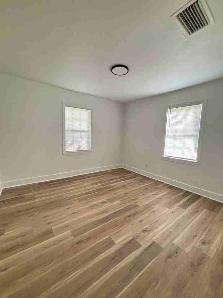 321 Cheryl St - Photo 6 of 7