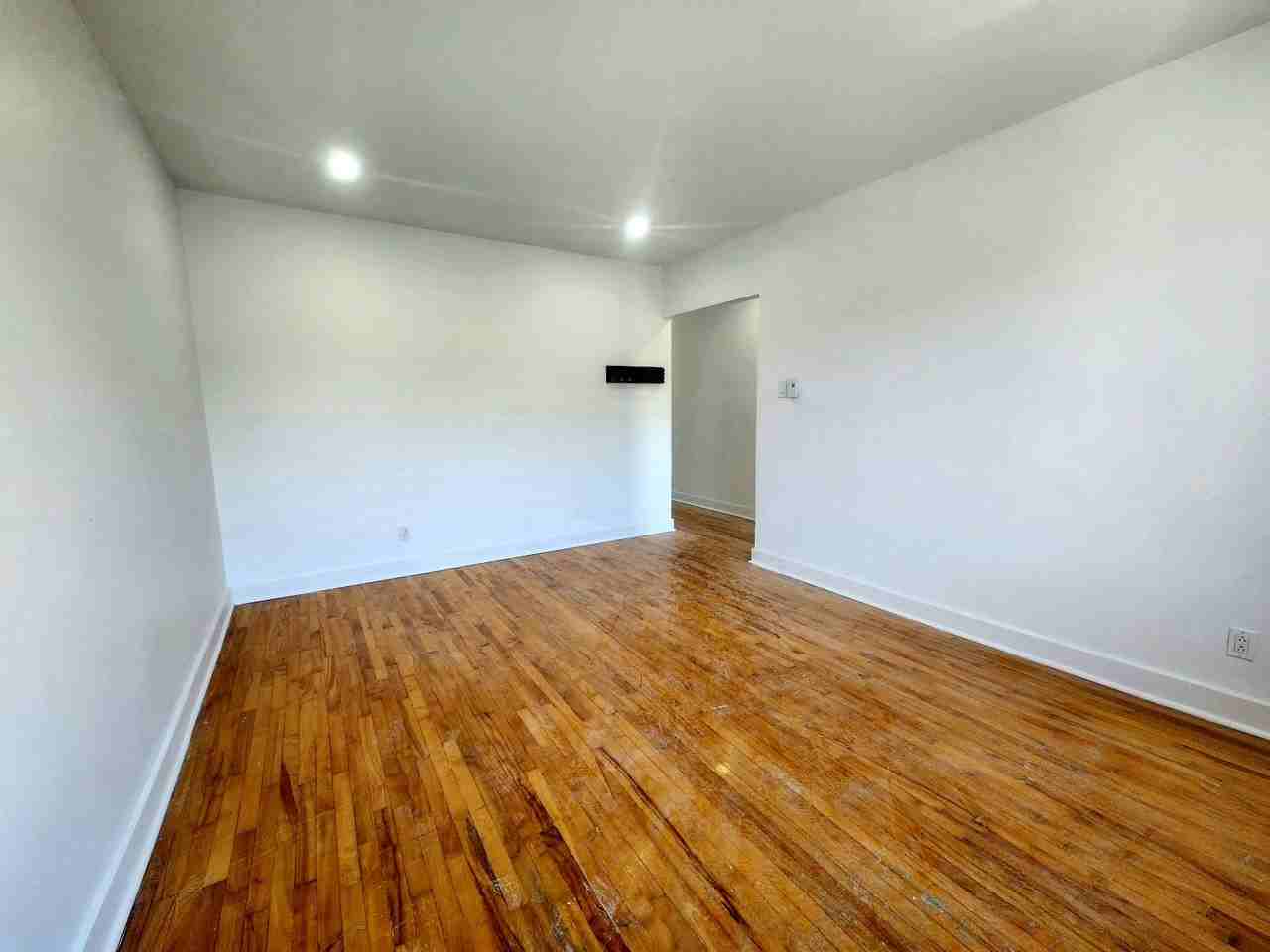 6220 Rue Hamilton #7 - Photo 4 of 16