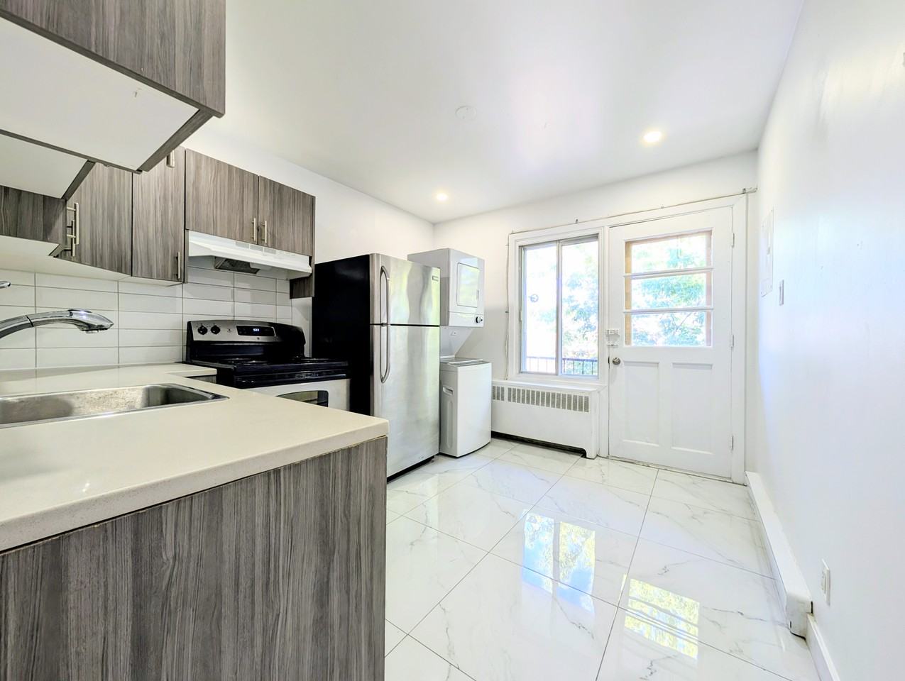 6220 Rue Hamilton #7