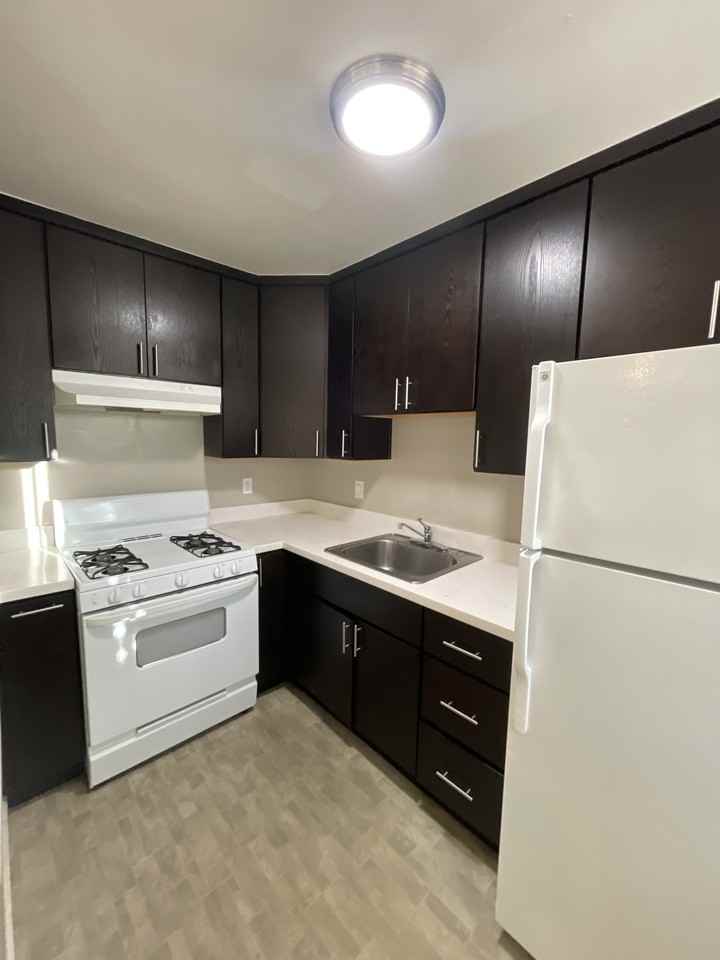 768 Blossom Way #32 - Photo 3 of 12