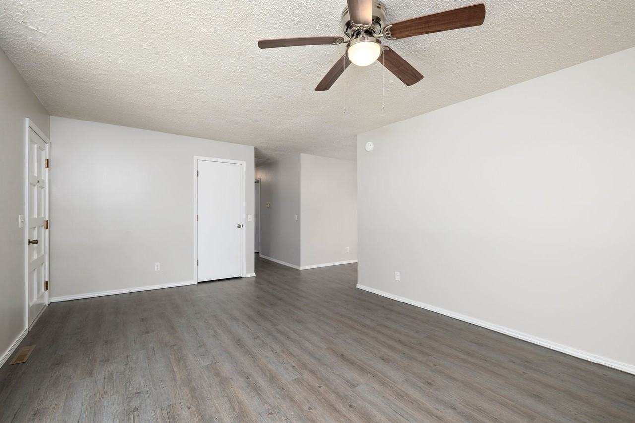 1015 N Hickory St - Photo 3 of 26