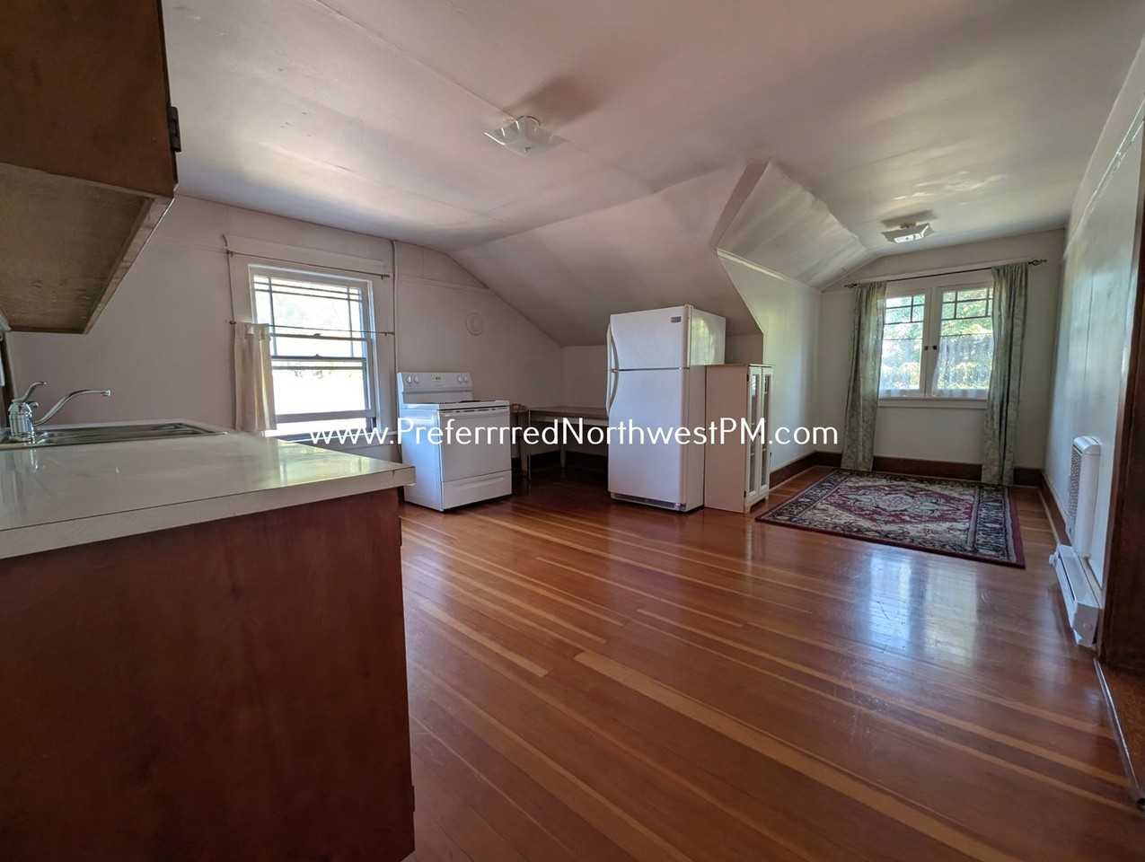 1050 W 5th Ave Uppr - Photo 2 of 4