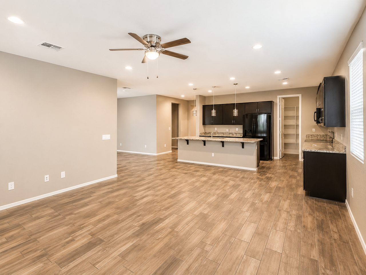 18440 W Kendall St - Photo 3 of 22