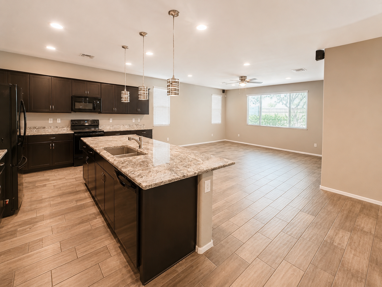 18440 W Kendall St - Photo 5 of 22