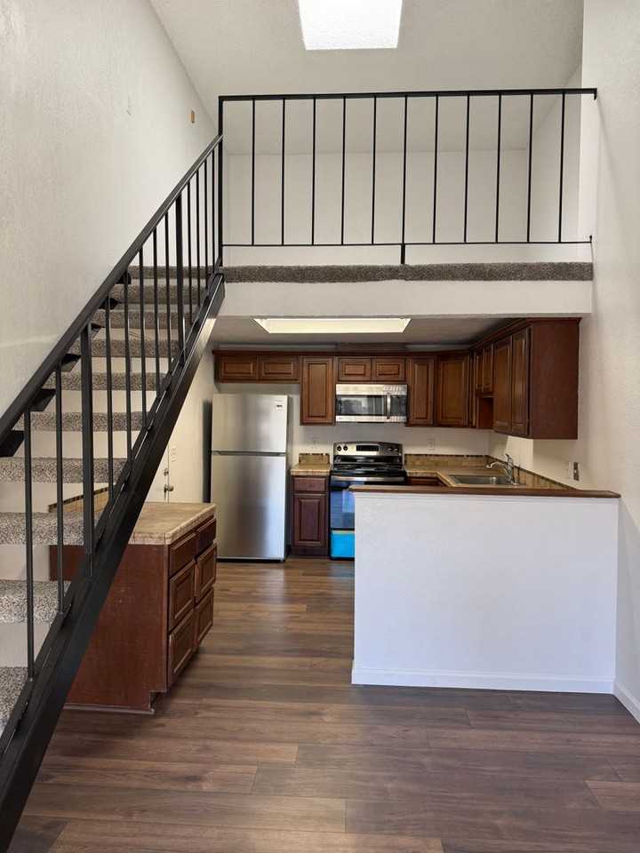 3356 Meadow Way - Photo 4 of 10