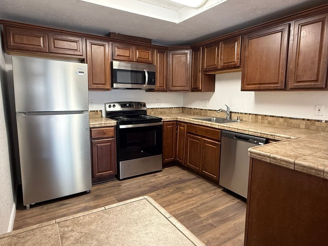 3356 Meadow Way - Photo 5 of 10