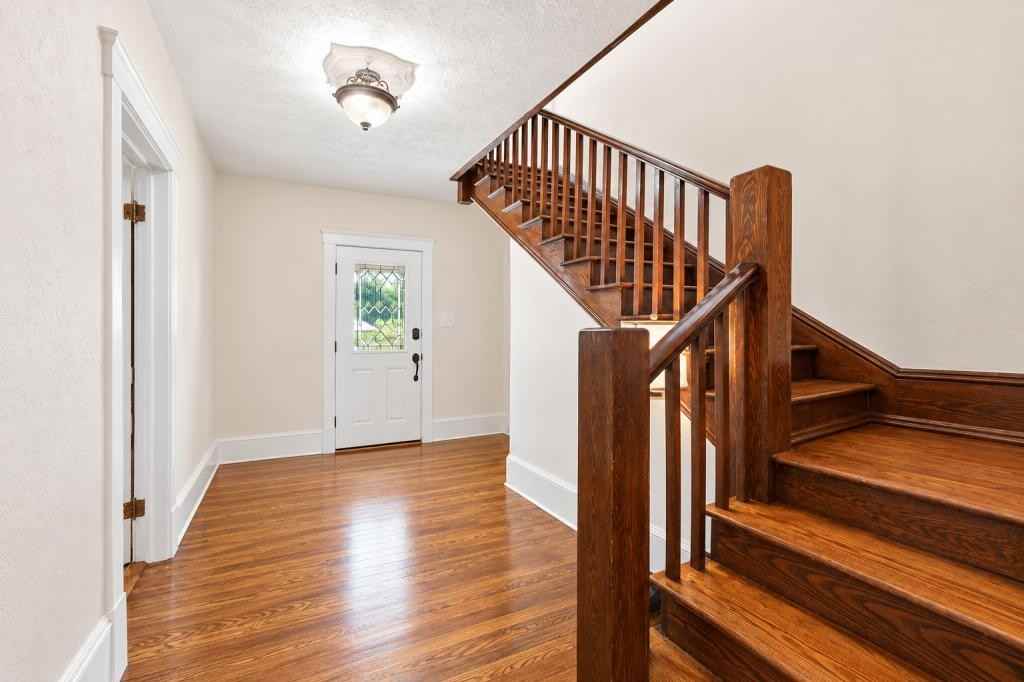 444 S Broad St - Photo 4 of 15