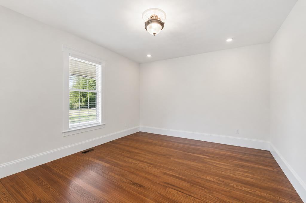 444 S Broad St - Photo 5 of 15