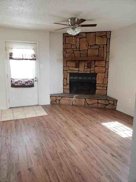 3330 Seine St Apt B - Photo 2 of 6