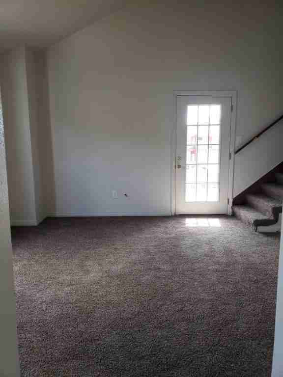 3330 Seine St Apt B - Photo 4 of 6