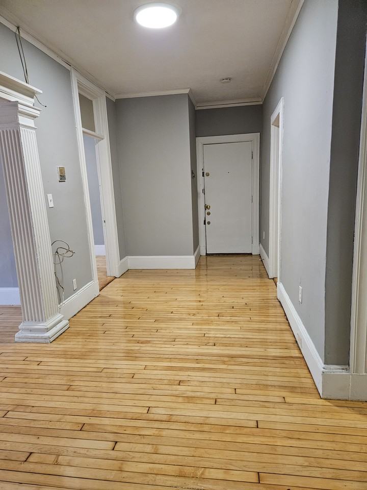 59 Brighton Ave #1ROOM4 - Photo 2 of 10