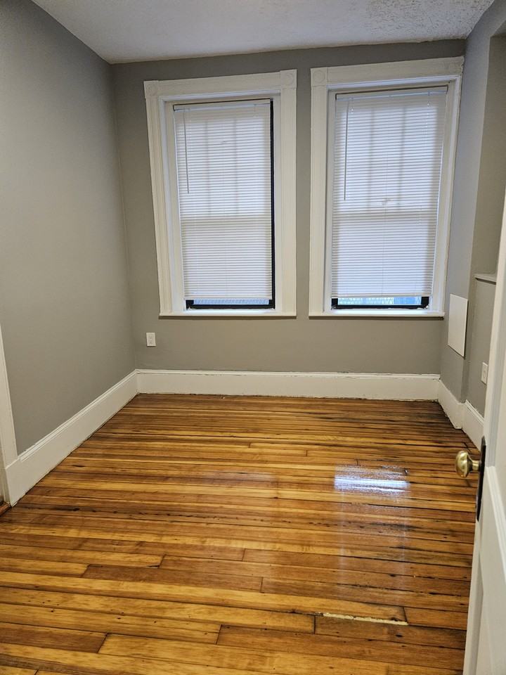 59 Brighton Ave #1ROOM4 - Photo 4 of 10