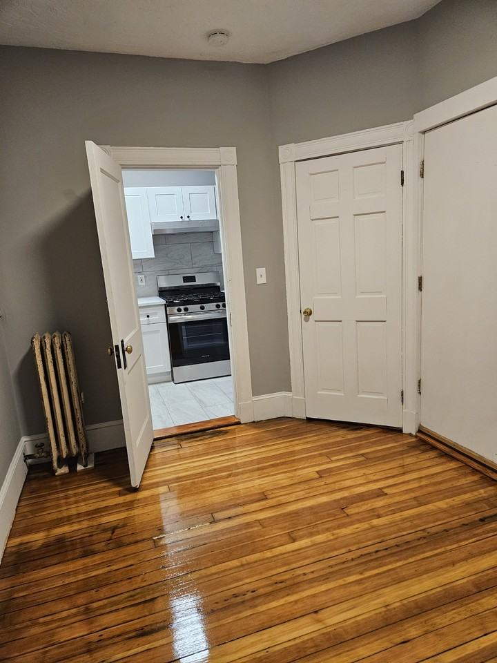 59 Brighton Ave #1ROOM4 - Photo 5 of 10