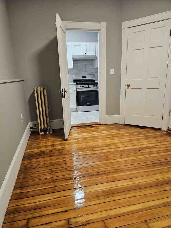 59 Brighton Ave #1ROOM4 - Photo 6 of 10
