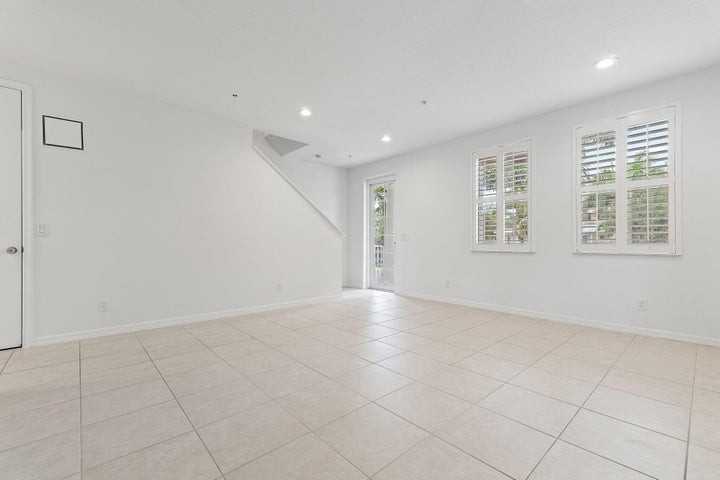 4273 East Main Street - Photo 4 of 8
