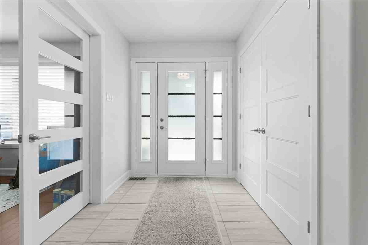 153 Sunset Crescent - Photo 3 of 36