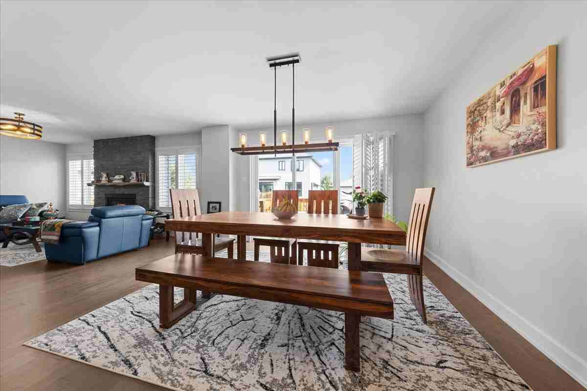 153 Sunset Crescent - Photo 7 of 36