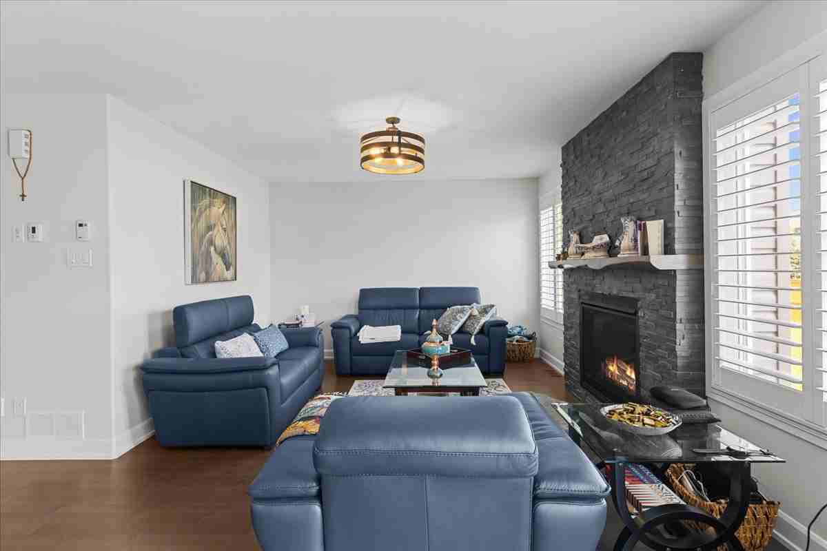 153 Sunset Crescent - Photo 6 of 36