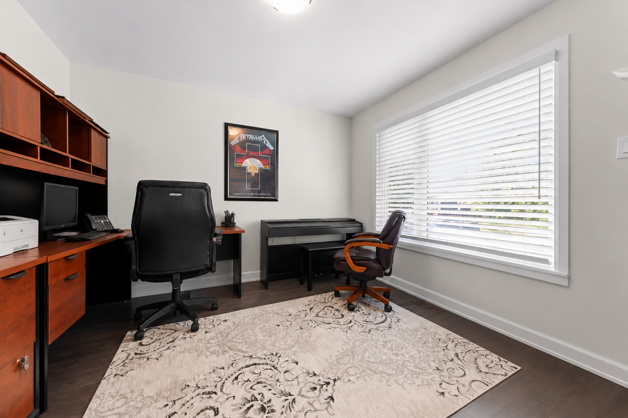 153 Sunset Crescent - Photo 4 of 36